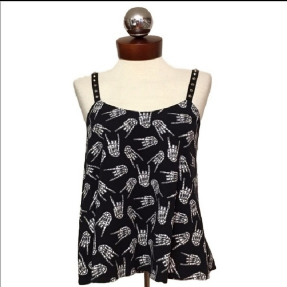 Too fast skeleton hand spiked tank